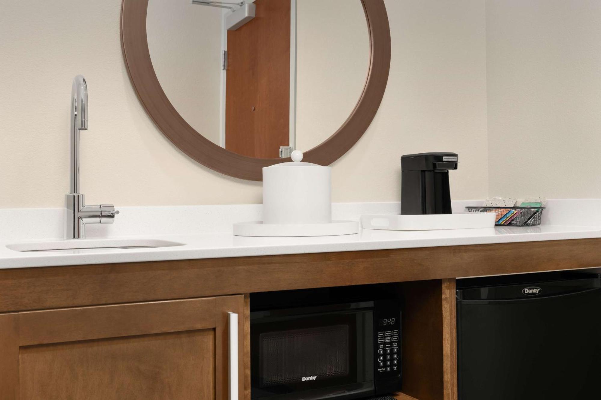 Hampton Inn & Suites Durham University Medical Center Экстерьер фото