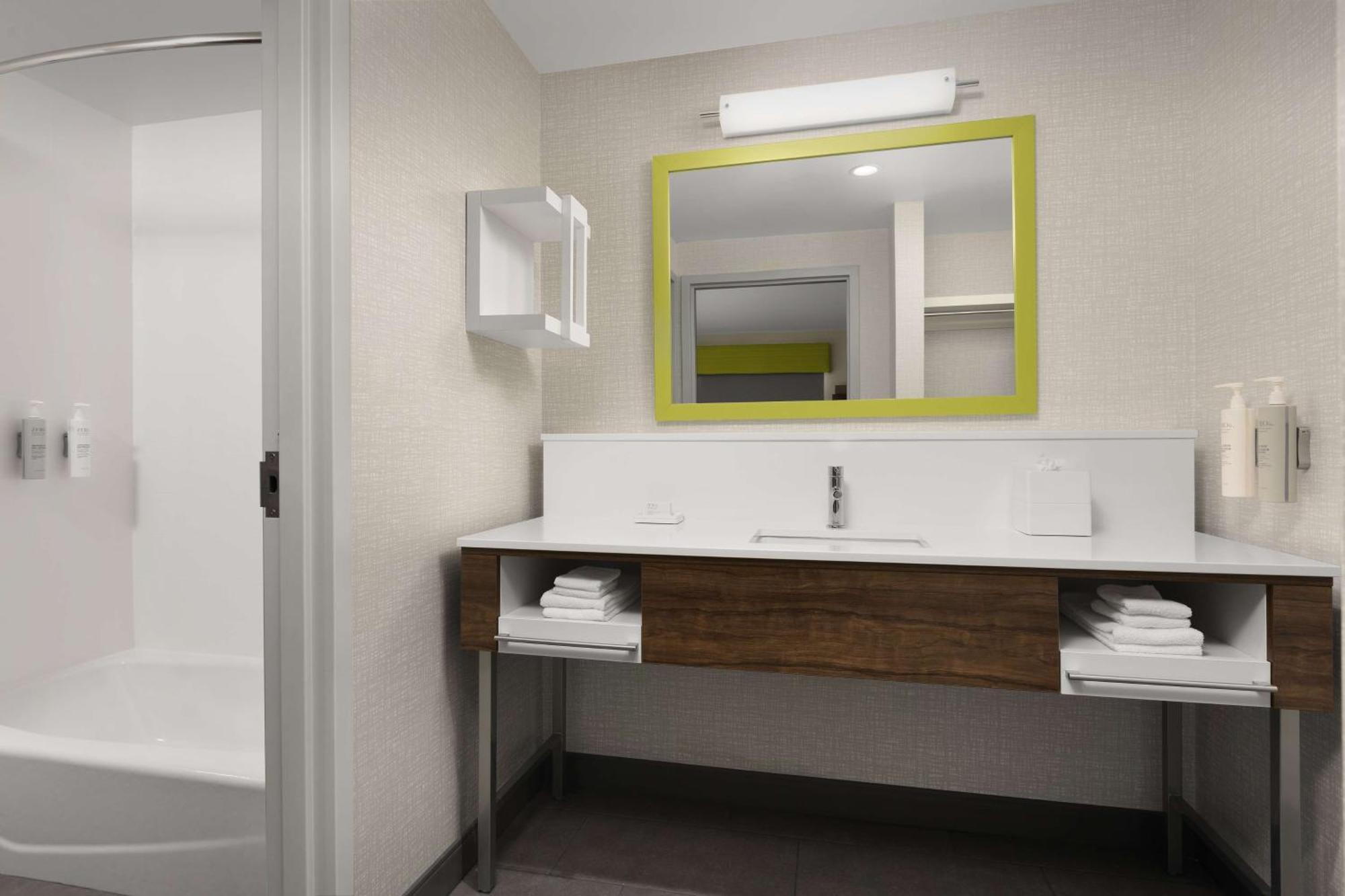 Hampton Inn & Suites Durham University Medical Center Экстерьер фото