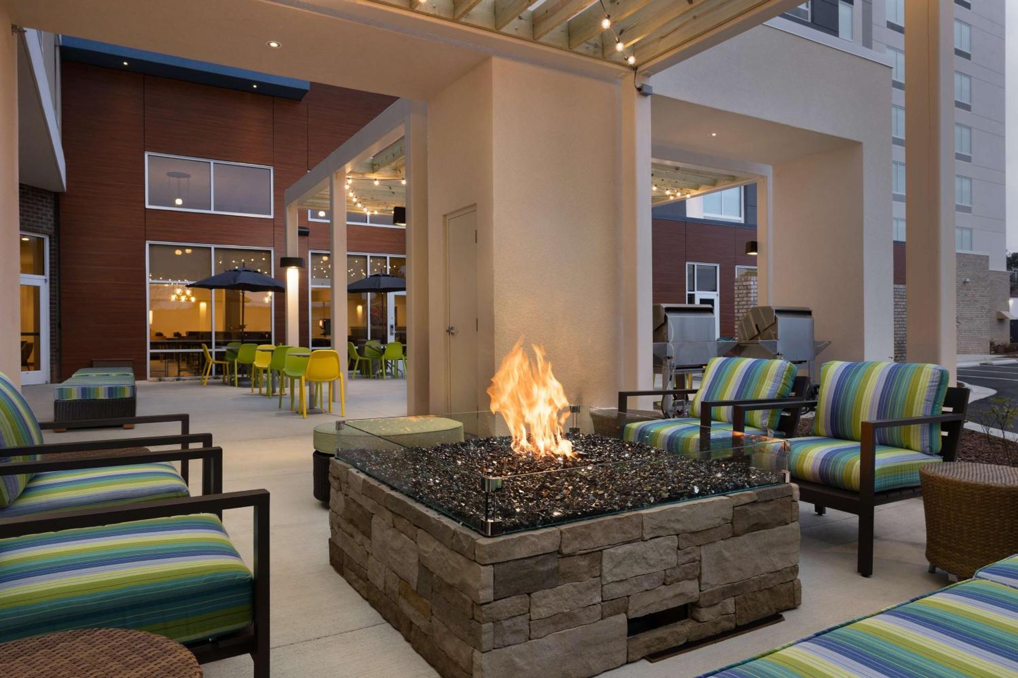 Hampton Inn & Suites Durham University Medical Center Экстерьер фото